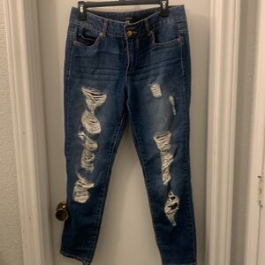 Women’s forever 21 distressed jeans used excellent condition